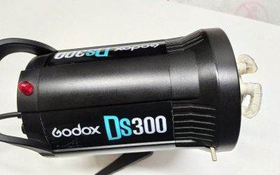 Студийная вспышка Godox DS300