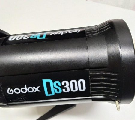 Студийная вспышка Godox DS300