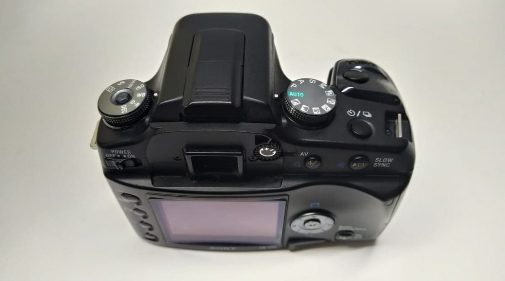 Зеркальный фотоаппарат Sony DSLR-A100